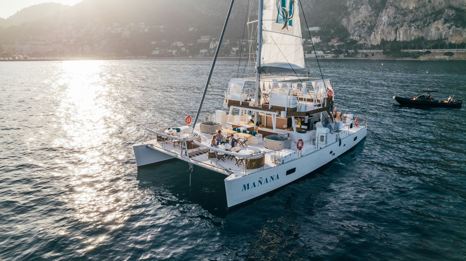 Catamaran Manana
