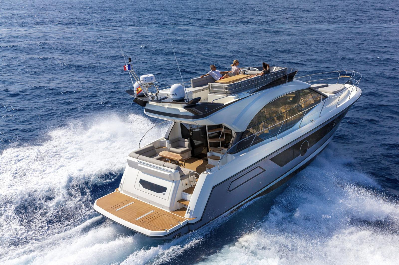 Bénéteau MC 52