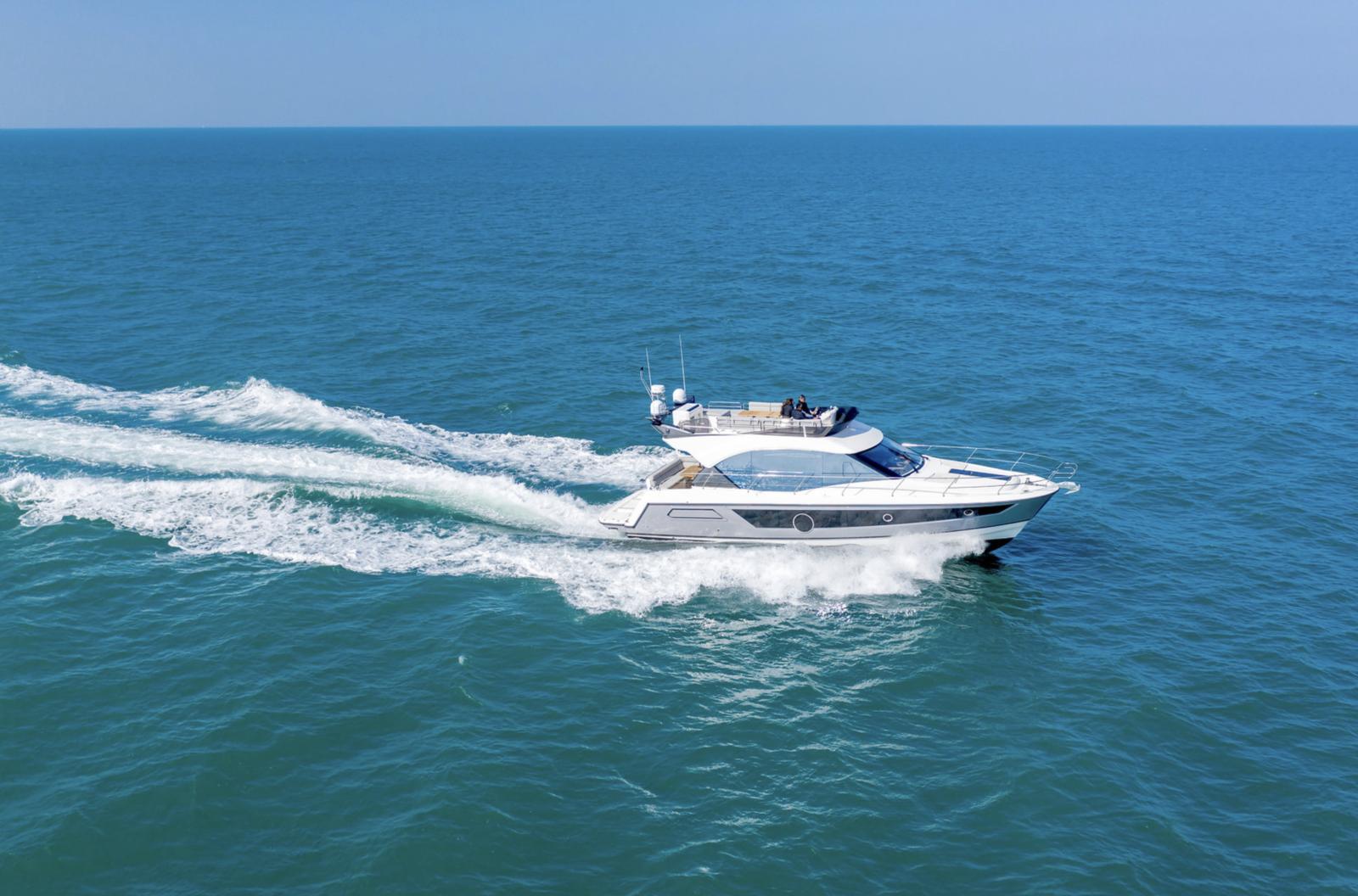 Bénéteau MC 52