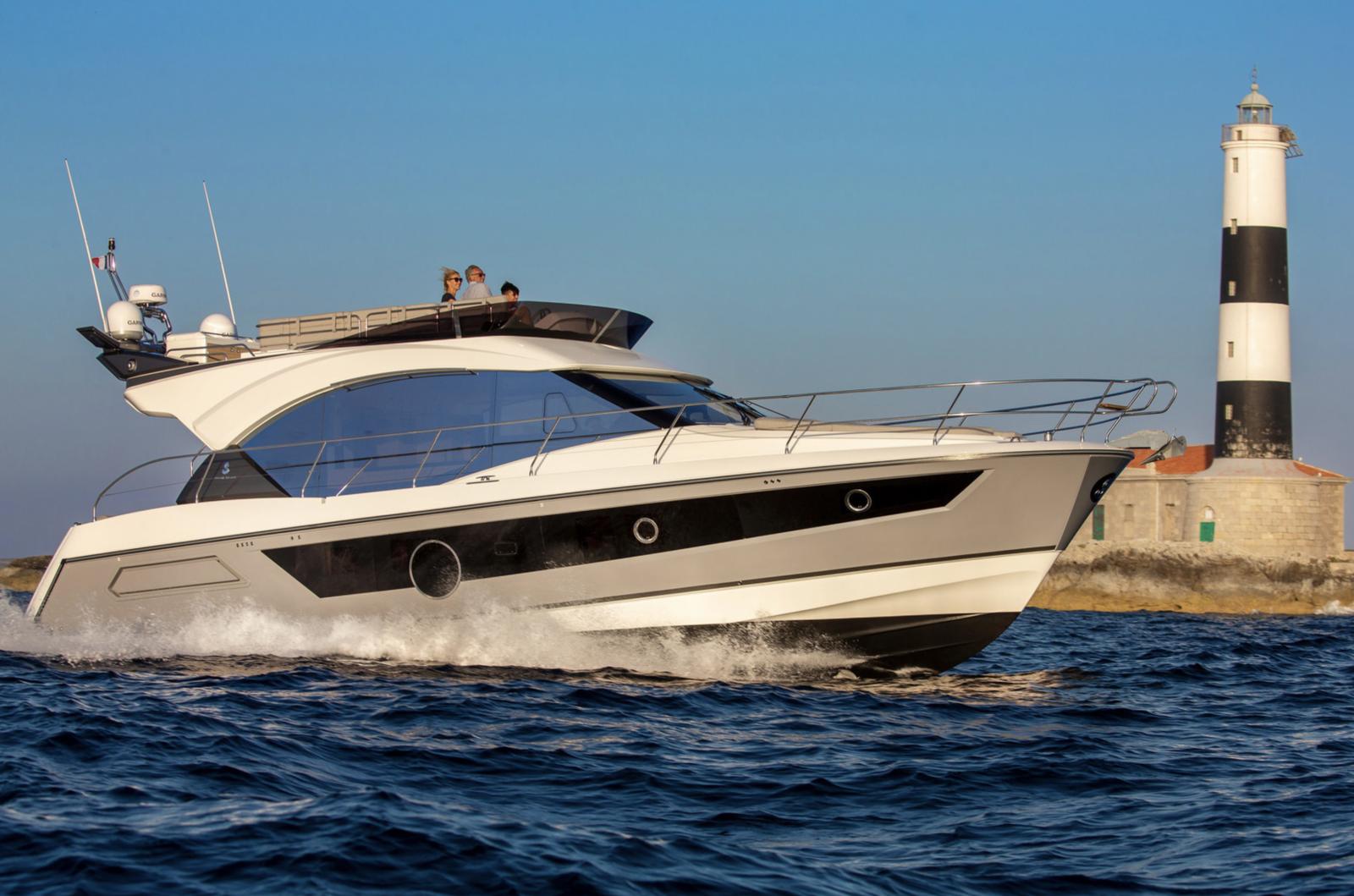 Bénéteau MC 52